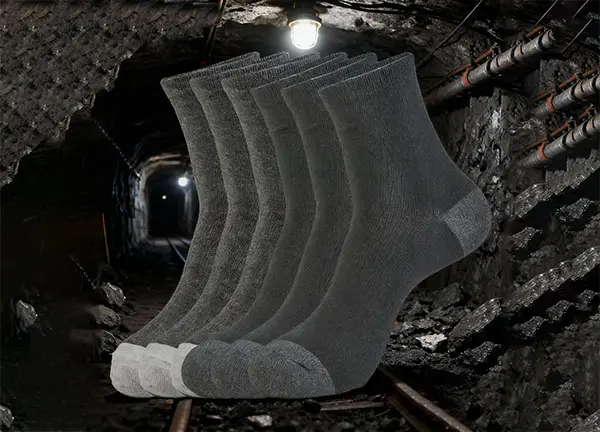 叶帝尔防静电袜应用于煤矿井下作业场景，煤矿工人穿着防静电袜工作